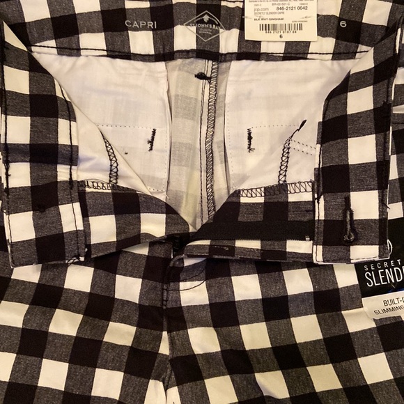 St. John's Bay - Women's Black and White Checkered Capri Pants (NWT) - Picture 3 of 6